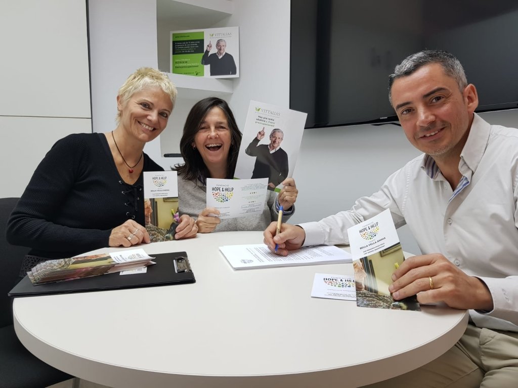 Vittalias une fuerzas con Hope and Help para combatir la soledad de los mayores